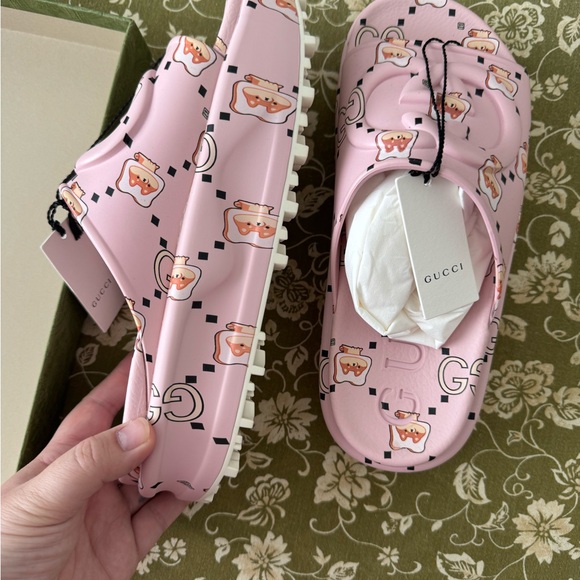 Gucci GG animal corgi print rubber slide sandal - Picture 3 of 6